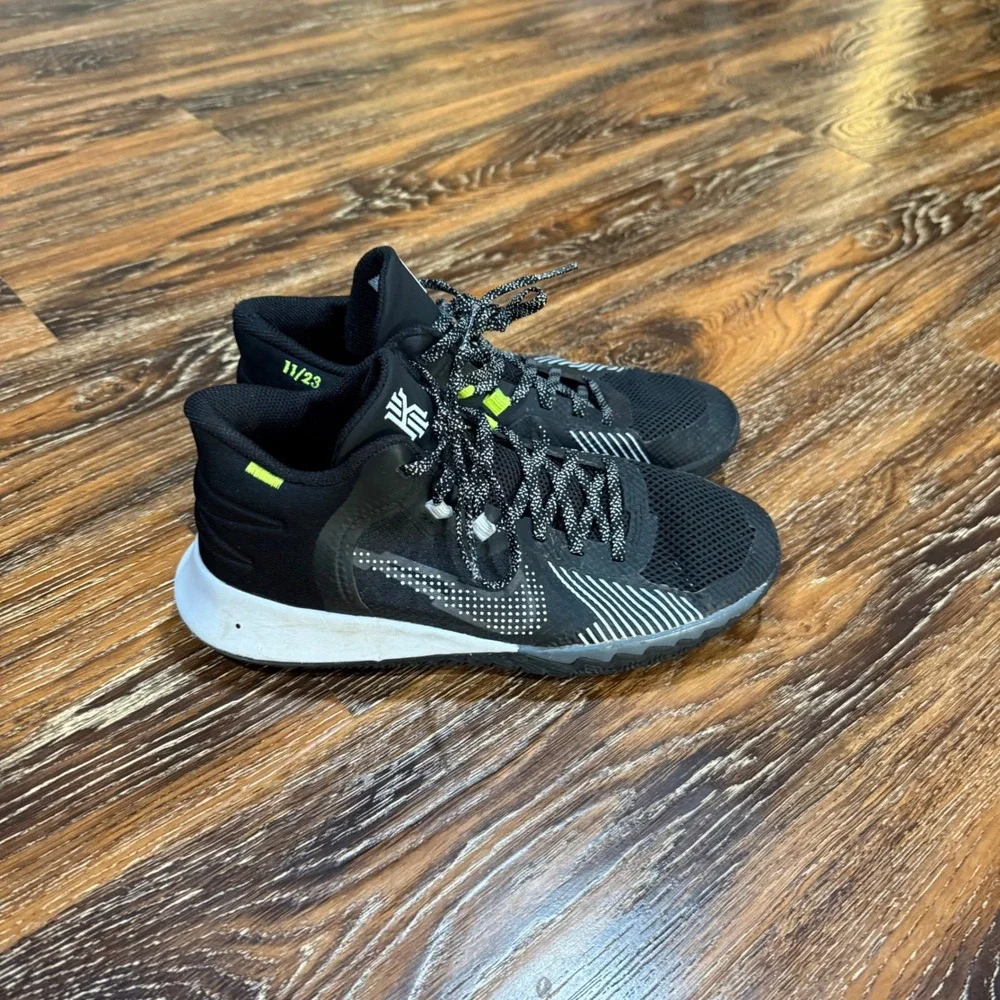 Nike Size 6Y Kyrie Flytrap 5 Kids Basketball Shoes Black White Volt DD0340-002
